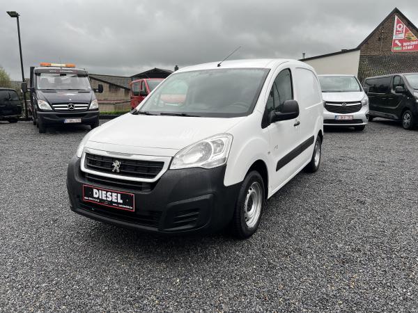 Voiture d'occasion à vendre : Peugeot Partner 1600CC HDI 99CV UTIL 3PLACES 09/2018 CLIM GARANTIE